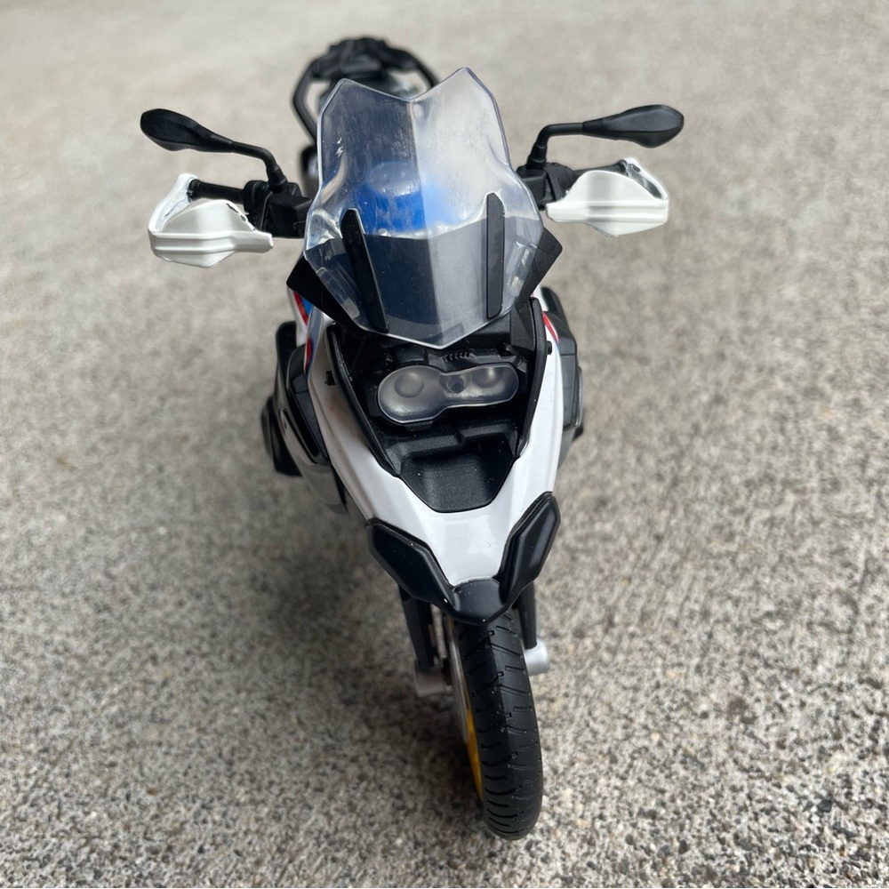 2019 BMW R1250 GS Diecast Motorcycle Model 1:12 Maisto - Picture 8 of 16
